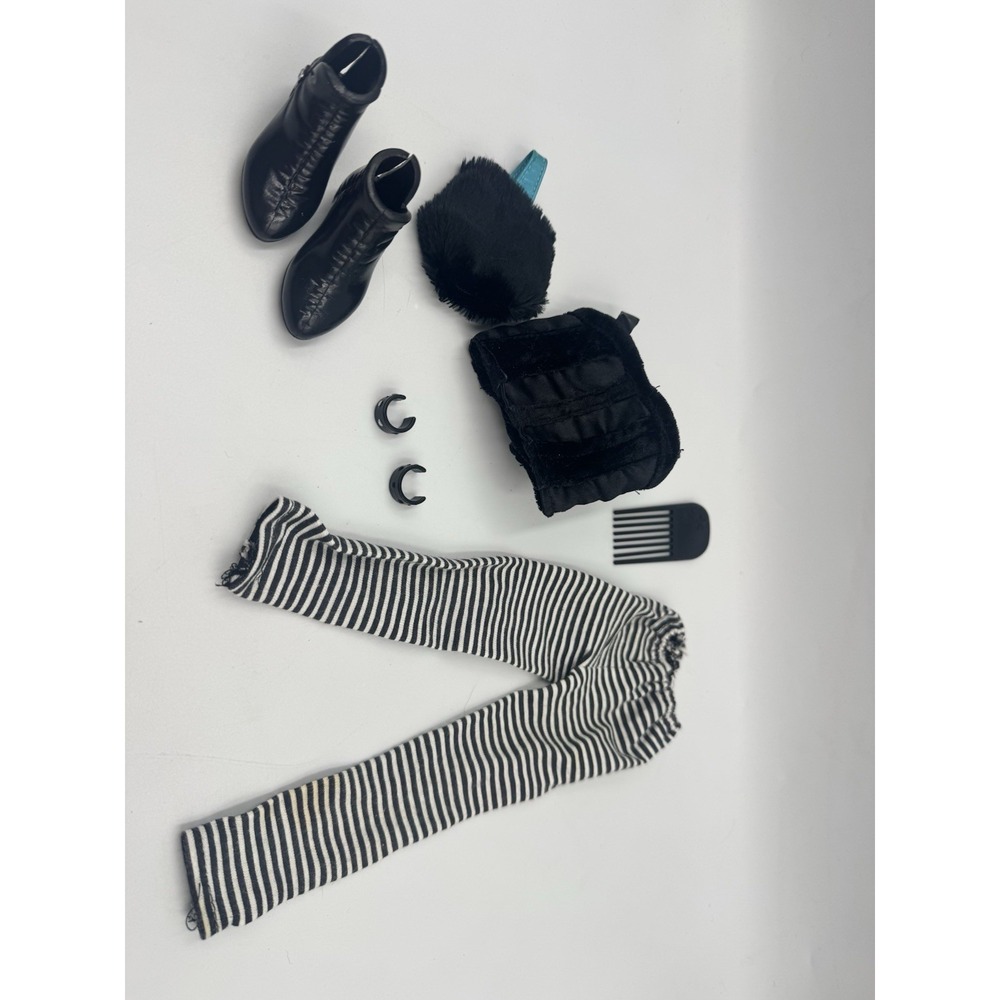Mattel 2004 - Teen Trends KIANNA Original Outfit Set & Acessories Lot NO DOLL
